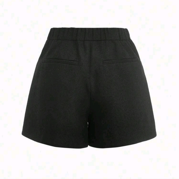 CHAIN BUTTON DECOR SLANT POCKET SHORTS - Picture 2 of 6